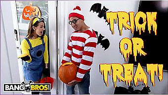 Întâlnirea cu fantezia picioarelor lui Evelin Stone cu Bruno în spectacolul special de Halloween al lui BANGbros