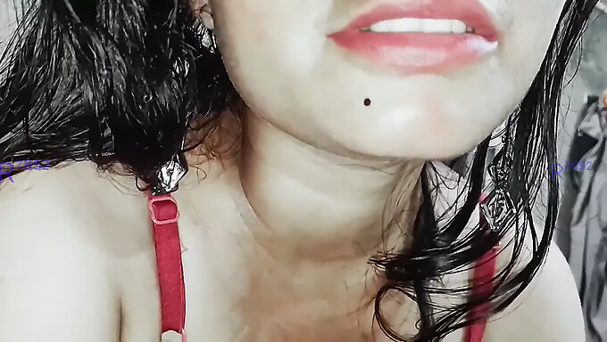 Cặp đôi 18 tuổi thích thú với tình dục nóng bỏng với creampie và bao cao su